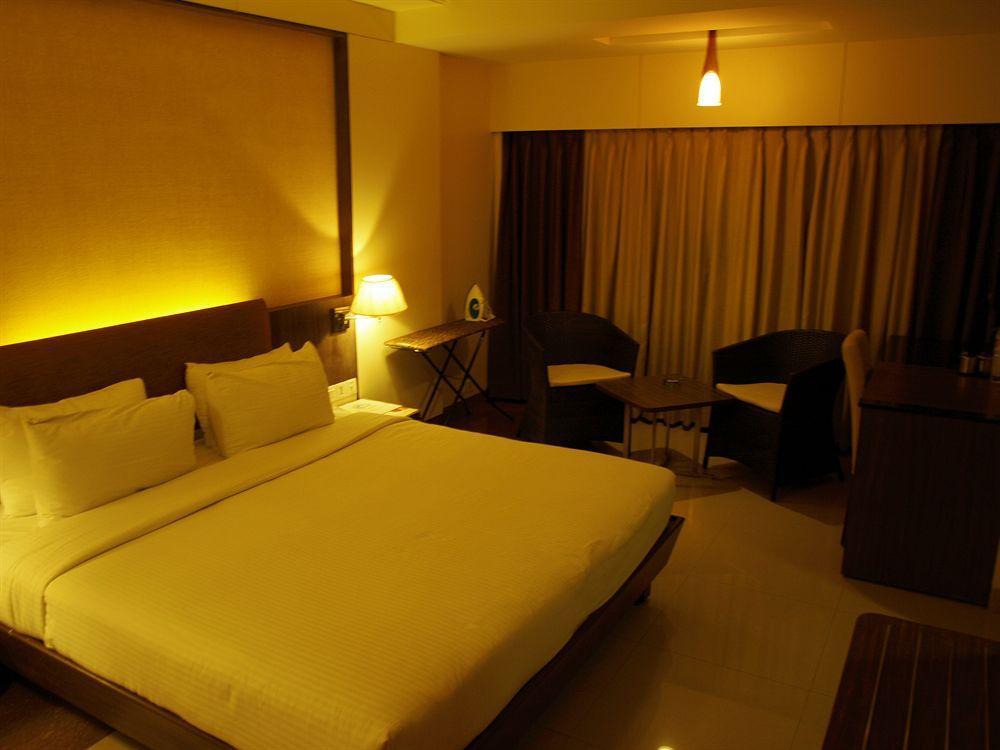 กปิลา บิสซิเนส โฮเต็ล Hotel ปูเน่ ภายนอก รูปภาพ