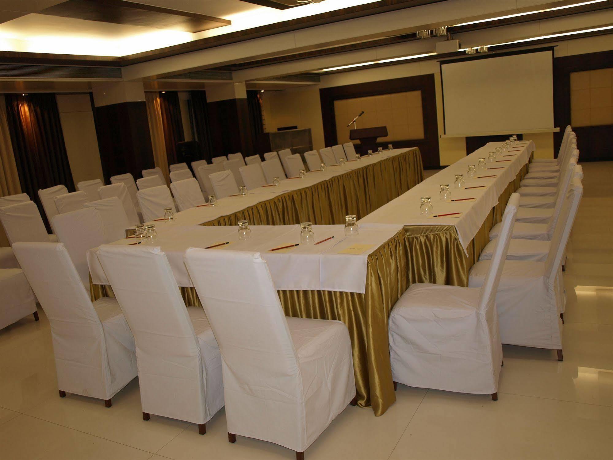 กปิลา บิสซิเนส โฮเต็ล Hotel ปูเน่ ภายนอก รูปภาพ