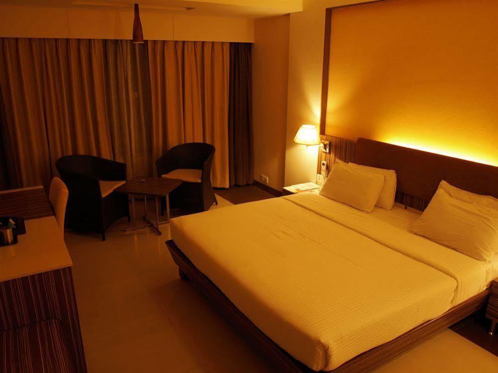 กปิลา บิสซิเนส โฮเต็ล Hotel ปูเน่ ภายนอก รูปภาพ
