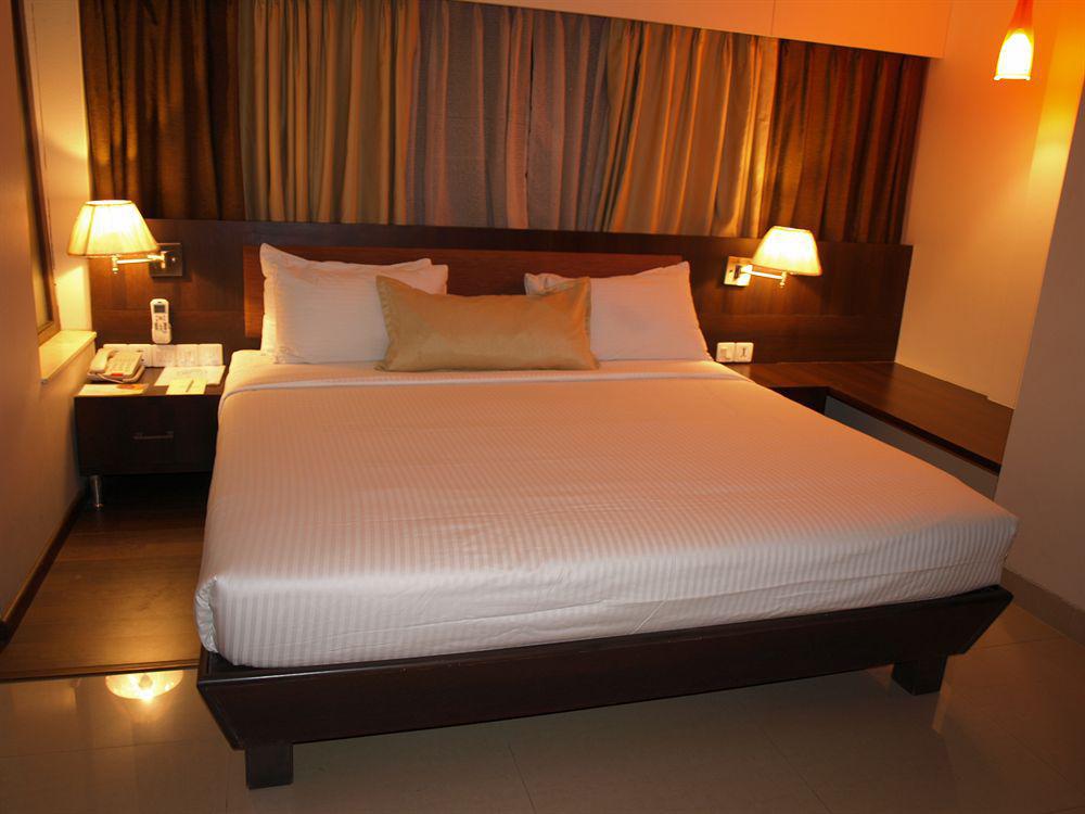 กปิลา บิสซิเนส โฮเต็ล Hotel ปูเน่ ภายนอก รูปภาพ